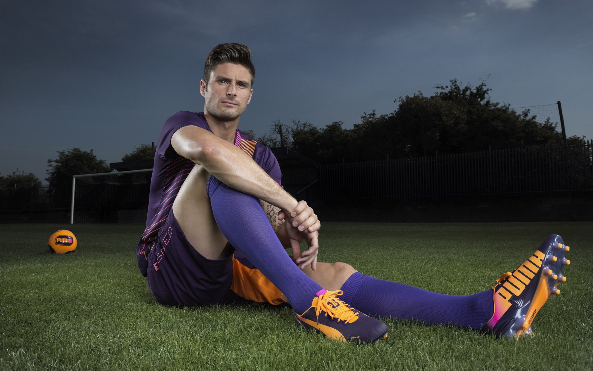 米兰体育在线-中后场长传质量是否成为球队反击效率关键指标，后场长传算越位吗